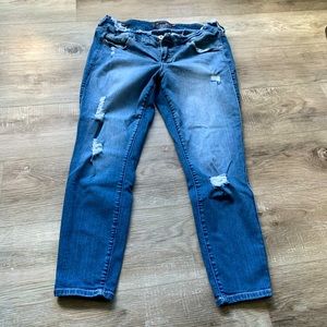 TORRID frayed jegging 16S